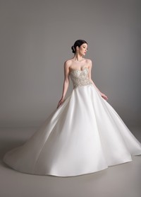 BANU full silhouette showcasing elegant luminous design