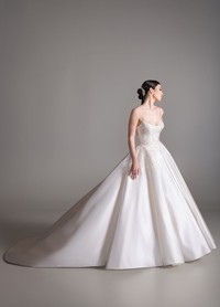 BECKETT full silhouette showcasing fresh elegant design