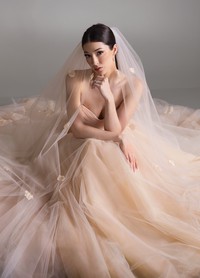 BLOOM romantic silhouette with soft color and movement