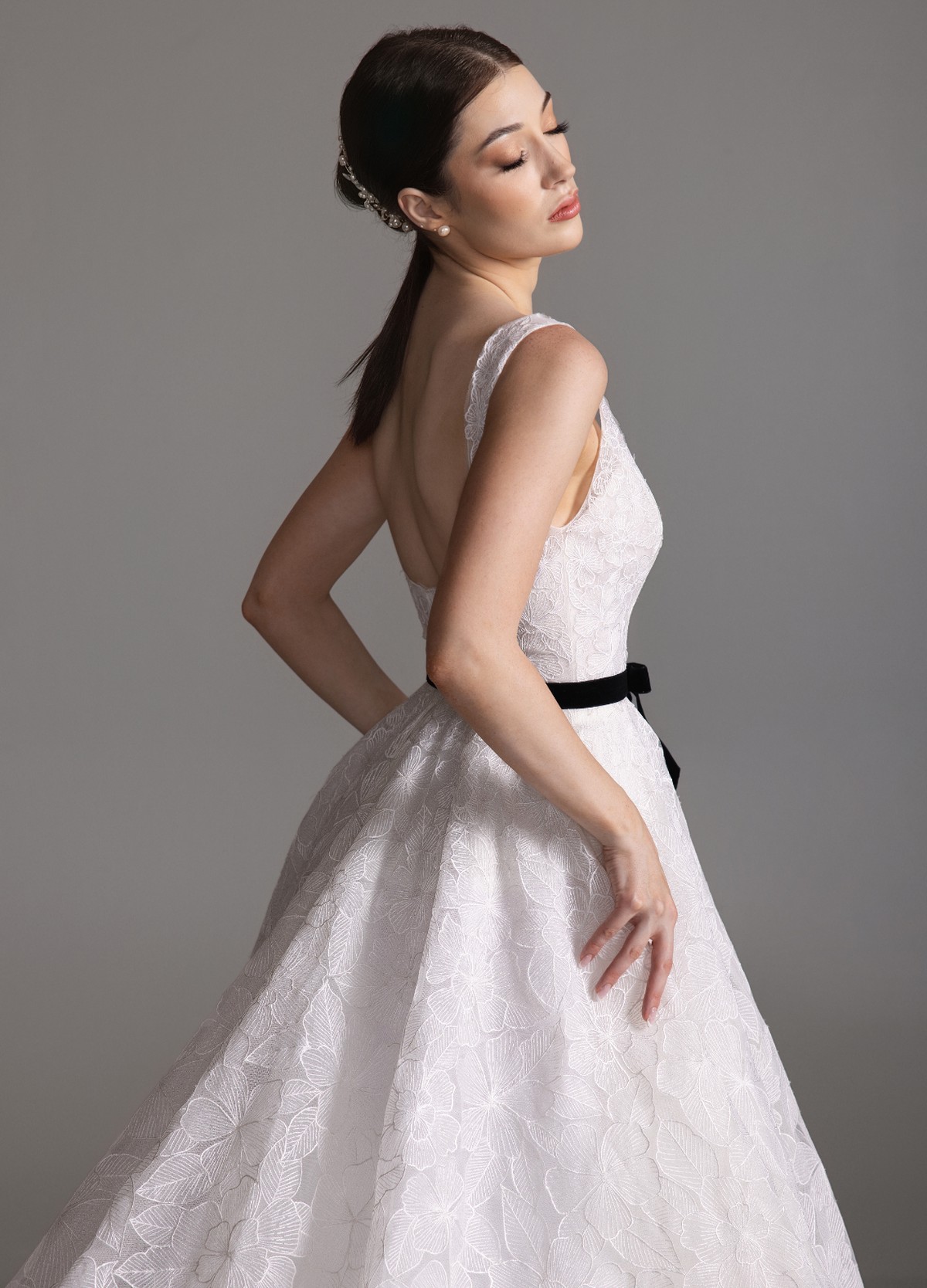 BROOKLYN dress featuring striking contrast velvet belt accent