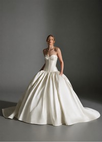 AKARI dress showcasing powerful presence with timeless elegance and rich color