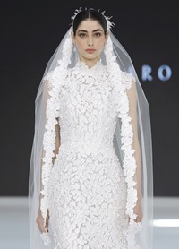 ALEX bridal veil front view with delicate embroidered edge detail