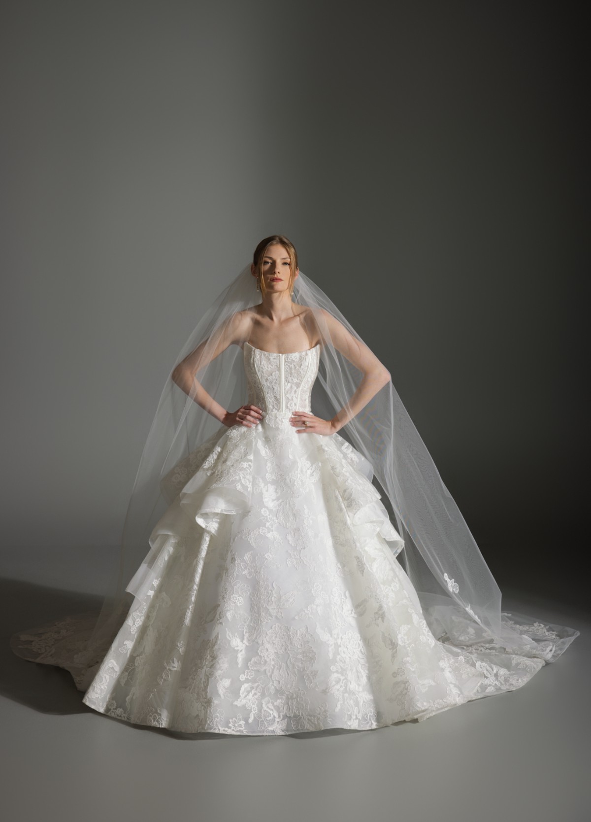 ANABEL bridal veil front view with delicate Alençon lace edge detail