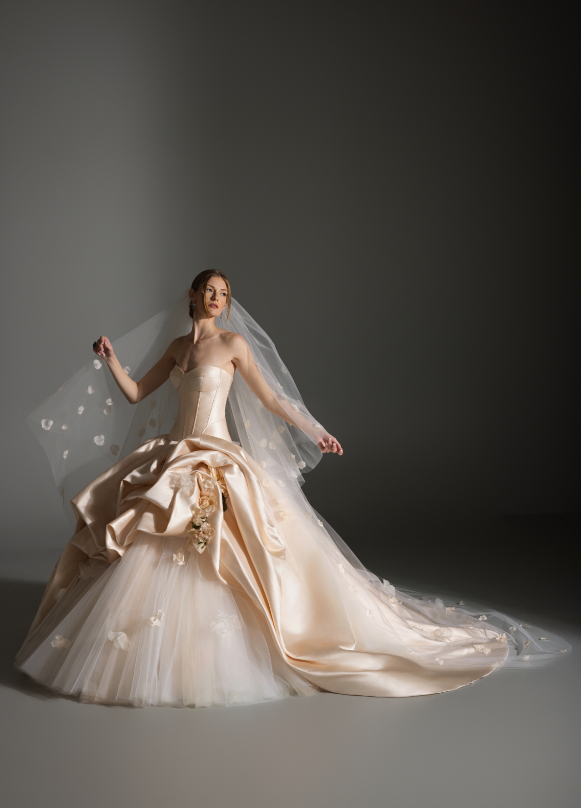 ASTOR bridal veil front view with delicate blush-tinted edge detail